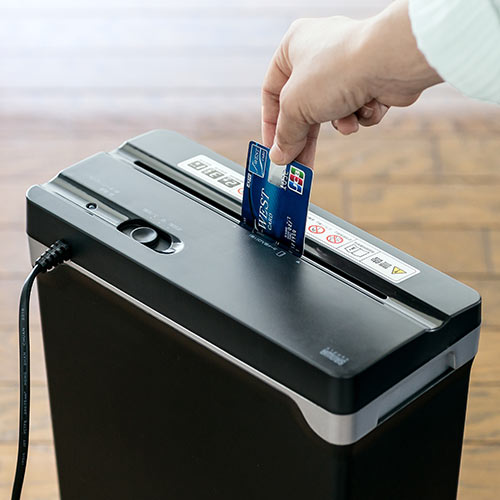 シュレッダー（家庭用・業務用・マイクロカット・A4・クレジットカード・ホッチキス対応・コンパクト） PSD039 サンワサプライ