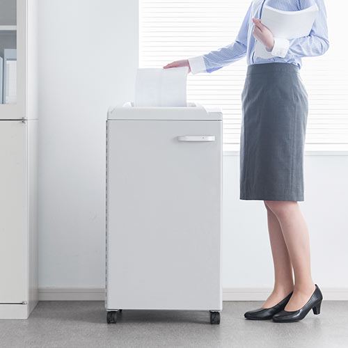 シュレッダー(業務用・電動・クロスカット・A4・連続使用・大型・60L・オフィス・ホッチキス対応・メンテナンスオイル・静音・カード・キャスター付き) PSD054 サンワサプライ