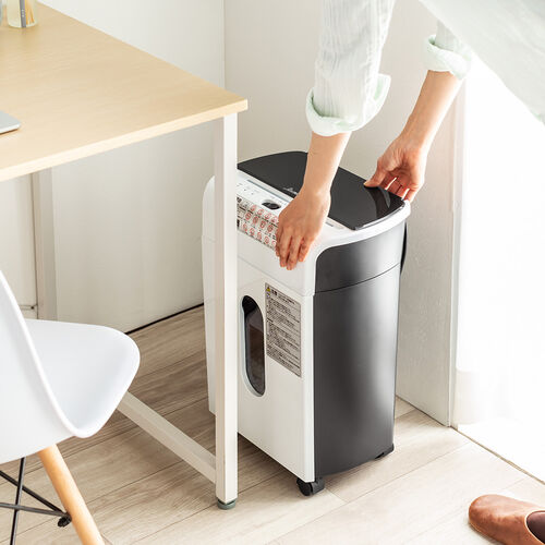 オートフィードシュレッダー（家庭用シュレッダー・業務用シュレッダー・自動細断・連続給紙・自動給紙60枚・クロスカット・5×10mm・手差し細断8枚・カード細断・13.5L・ホッチキス）