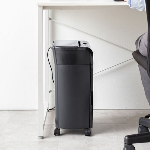 オートフィードシュレッダー（家庭用シュレッダー・業務用シュレッダー・自動細断・連続給紙・自動給紙60枚・マイクロカット 2×10mm・手差し細断8枚・カード細断・13.5L ホッチキス）