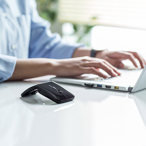 キーボードマウスセット（無線・ワイヤレスキーボード・ワイヤレスマウス・スリムキーボード・薄型マウス・持ち運び・充電式・テンキーなし・右利き・左利き）