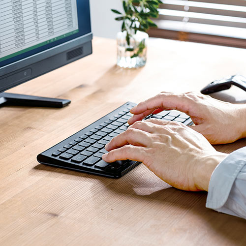 キーボードマウスセット（無線・ワイヤレスキーボード・ワイヤレスマウス・スリムキーボード・薄型マウス・持ち運び・充電式・テンキーなし・右利き・左利き）