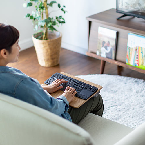 キーボード（Bluetooth・無線・タッチパッドつき・コンパクト・充電式・iPhone・iPad・アイソレーション・パンタグラフ・マルチペアリング・英字配列・ブラック）