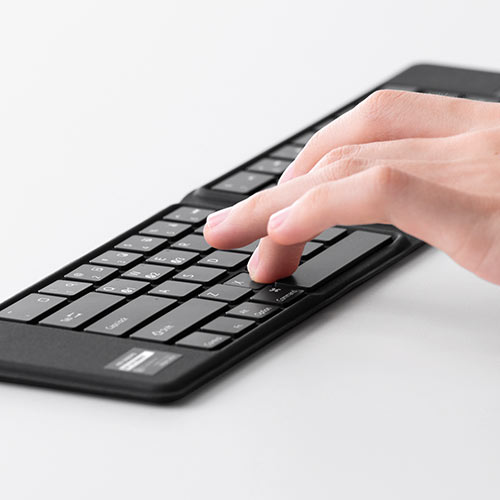 キーボード 折りたたみ bluetooth キーボード（Bluetooth・折りたたみ・コンパクト・タッチパッド
