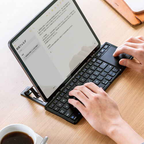 Bluetoothキーボード（iPad・iPhone用キーボード・スタンド機能付き・タッチパッド・トラックパッド・折りたたみ・最大3台切替対応）