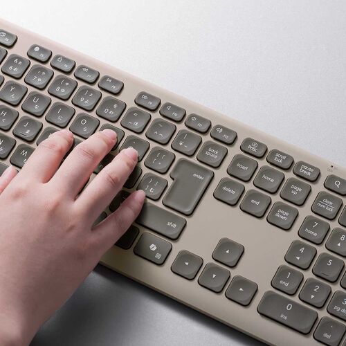ワイヤレスキーボード（Bluetooth＆2.4Gレシーバー・日本語配列・フルサイズ・マルチペアリング3台・充電式・パンタグラフ式・ベージュ）