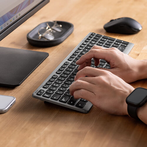 ワイヤレスキーボード（Bluetooth＆2.4Gレシーバー・日本語配列・フルサイズ・マルチペアリング3台・充電式・パンタグラフ式・ブラック）