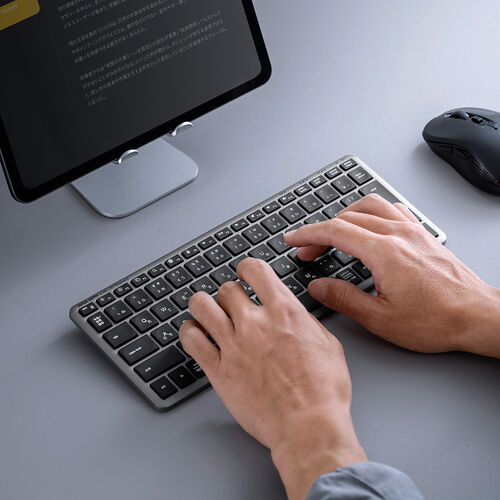 ワイヤレスキーボード（テンキーレス・Bluetooth＆2.4Gレシーバー・日本語配列・マルチペアリング3台・充電式・パンタグラフ式・小型・コンパクト・ブラック）