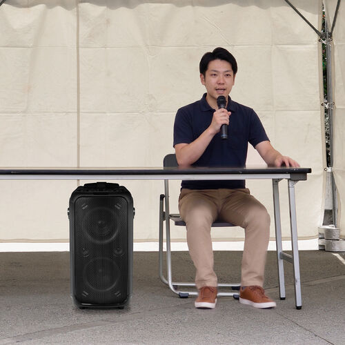 イベントスピーカー（拡声器・マイク2本・ポータブルPAスピーカー・120W・ワイヤレスマイク・バッテリー・AC電源・キャスター搭載・講演・イベント・LED搭載）