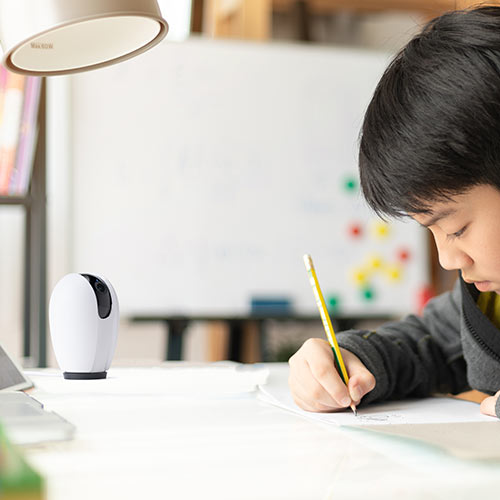 見守りカメラ ｜自動追尾・WiFi・夜間撮影・広角・防犯・監視・アプリ対応