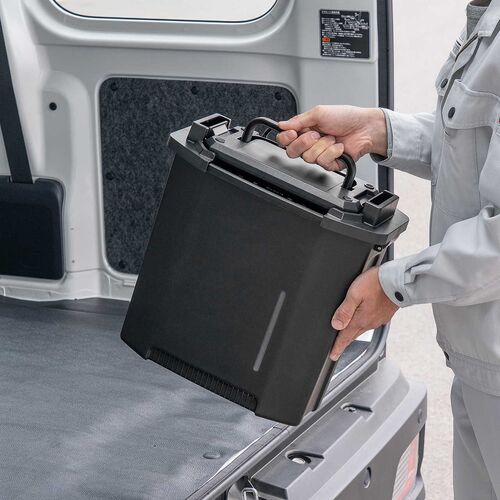 ミストファン（ノズル噴射式・扇風機・8L・自動首振り・コードレス・USB Type-C・充電式・キャスター付・キャンプ・現場・強力送風・リモコン・ブラック）