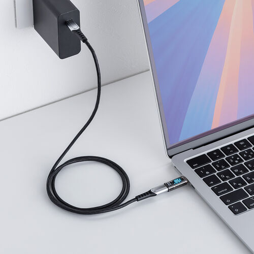 USB-C 変換アダプタ（電力表示機能・USB 40Gbps・PD 240W・映像出力・8K・60Hz・Type-C・出力スクリーン表示・クリアカラー・スケルトンデザイン）