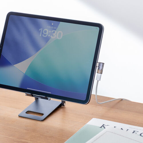 USB-C 変換アダプタ（L字・電力表示機能・USB 40Gbps・PD 140W・映像出力・8K・60Hz・L型・方向変換・Type-C・クリアカラー・スケルトンデザイン）