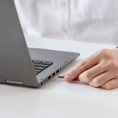 AIボイスライター（AIアプリ・USBドングル・音声入力・文字起こし・AI校正・要約・多言語チャット・生成AIチャット・USB A接続）