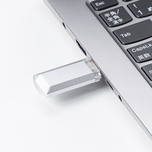 USBメモリ（16GB・キャップ式・名入れ対応）