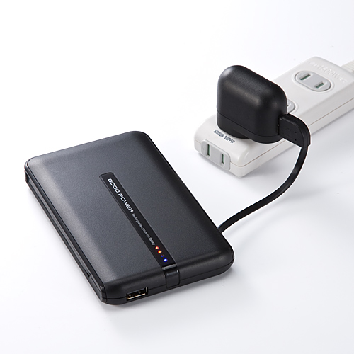 大容量モバイルバッテリー ケーブル内蔵タイプ（8000mAh・2.4A・AC