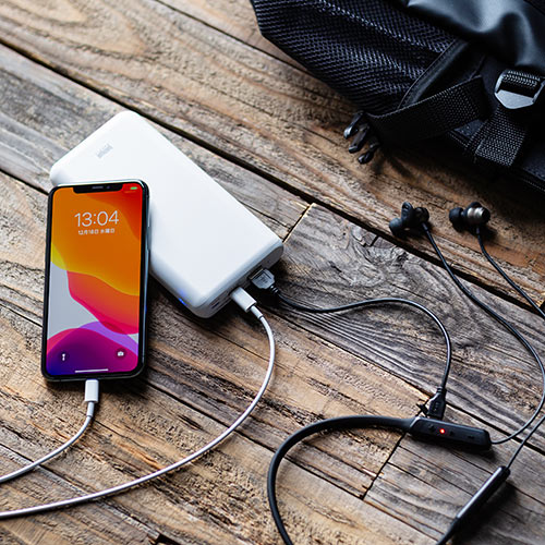モバイルバッテリー （大容量・20000mAh・Type-C・タイプC対応・ケーブル付属・ホワイト）