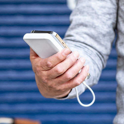 モバイルバッテリー（Lightning入力・ライトニングケーブルで充電対応・10000mAh・ 薄型・ホワイト・飛行機・持ち込み・機内）