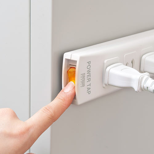 電源タップ 7個口 2m｜マグネットで簡単固定・一括スイッチ・雷ガード