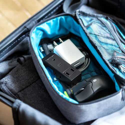 電源タップ（スリム＆コンパクト設計・4個口・2P・4方向差込口・雷ガード・スイングプラグ・モバイルタップ・旅行・ブラック）