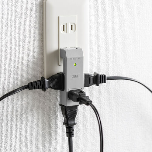 電源タップ（スリム＆コンパクト設計・4個口・2P・4方向差込口・雷ガード・スイングプラグ・モバイルタップ・旅行・グレー）