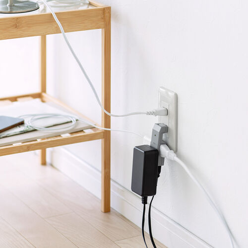電源タップ（スリム＆コンパクト設計・4個口・2P・4方向差込口・雷ガード・スイングプラグ・モバイルタップ・旅行・グレー）