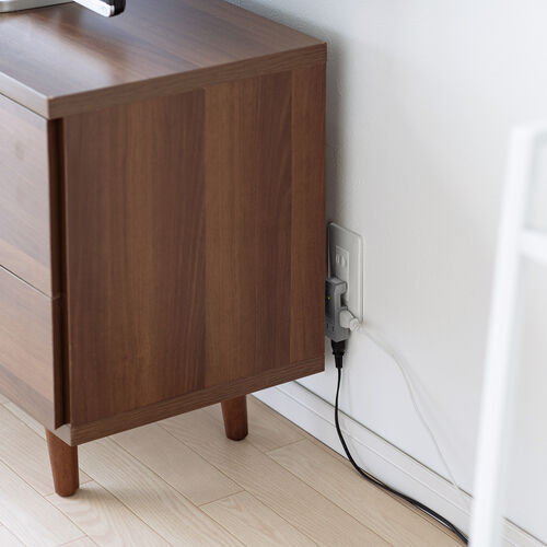 電源タップ（スリム＆コンパクト設計・4個口・2P・4方向差込口・雷ガード・スイングプラグ・モバイルタップ・旅行・グレー）