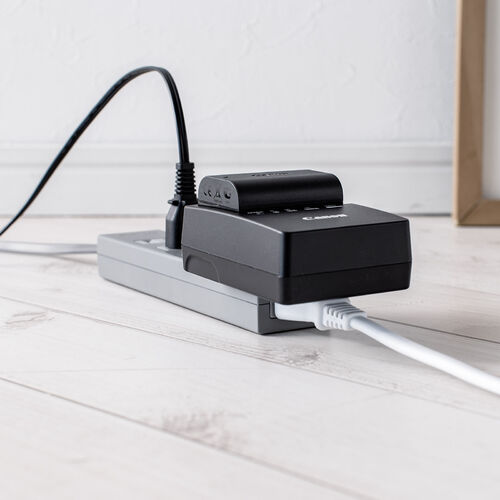 電源タップ（雷ガード内蔵・6個口・2P・2m・マグネット・シャッター・スイングプラグ・トラッキング予防・グレー）