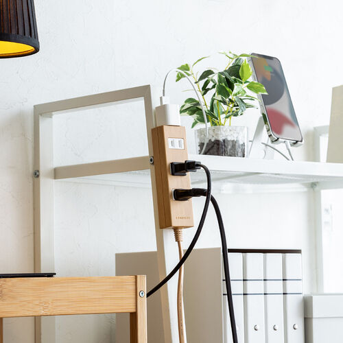 電源タップ（雷ガード内蔵・4個口・2P・2m・マグネット・シャッター・スイングプラグ・トラッキング予防・ライトブラウン）