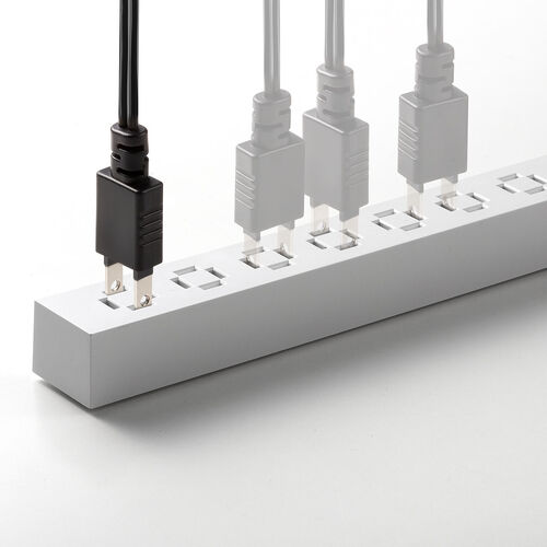 電源タップ（スリムタップ・AC8口・縦横差し込み・雷ガード・3m・ACアダプタ対応・シンプルデザイン・マット調・スイングプラグ・ホワイト）