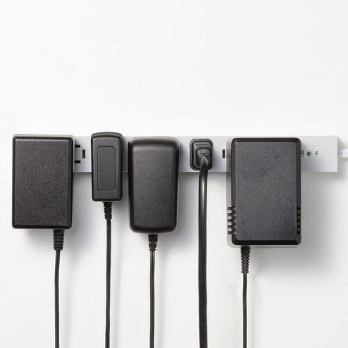 電源タップ（スリムタップ・AC8口・縦横差し込み・雷ガード・3m・ACアダプタ対応・シンプルデザイン・マット調・スイングプラグ・ホワイト）