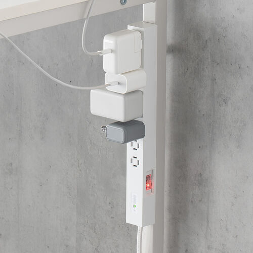 電源タップ（スリムタップ・AC8口・マグネット・雷ガード内蔵・一括集中スイッチ・縦横差し込み・車輪差し・2m・ACアダプタ対応・スイングプラグ・ホワイト）