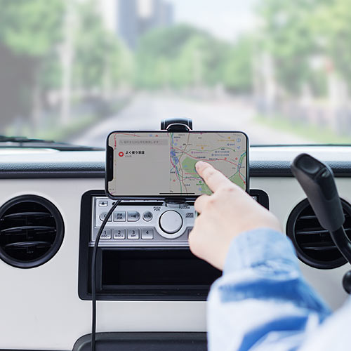 iPhone X/iPhone 8/iPhone 8 Plus/スマートフォン車載ホルダー（Qi充電対応・ダッシュボード取付・ゲル吸盤使用）