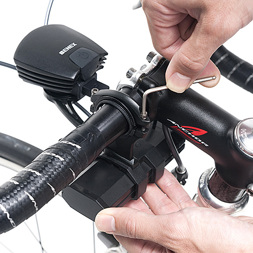 自転車用ライト（メイン灯・280ルーメン・IPX4対応・バッテリー容量4400mA・CREE社製LED・モバイルバッテリー・PSE適合品）