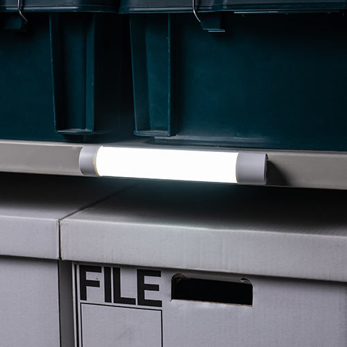 LEDライト 充電式 マグネット 調光3段階 点滅 懐中電灯 ポータブル 手持ち 最大約90ルーメン