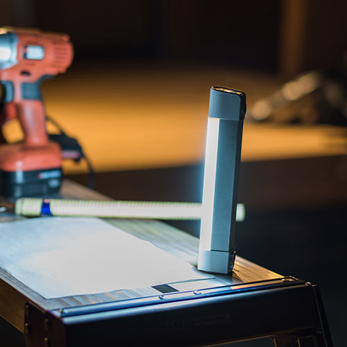 LEDライト 充電式 マグネット 調光3段階 点滅 懐中電灯 ポータブル 手持ち 最大約90ルーメン