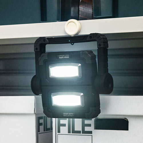 LED投光器（作業灯・充電式・屋外・アウトドア・最大20W・480ルーメン・バッテリー内蔵・COBチップ）