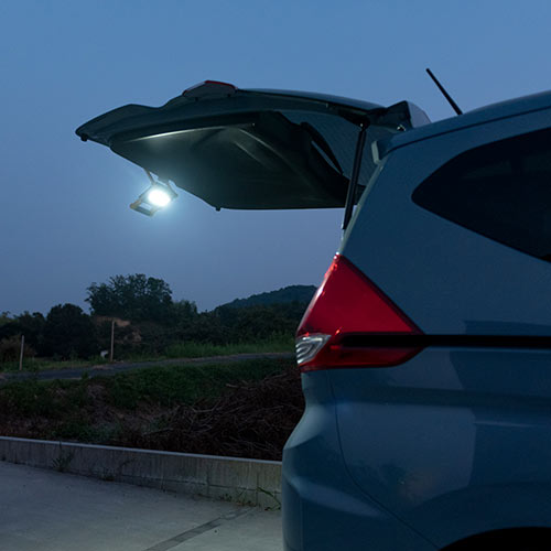 LED投光器（充電式・1500ルーメン・防水規格IPX4・20W・屋外・アウトドア・防災・LEDライト）