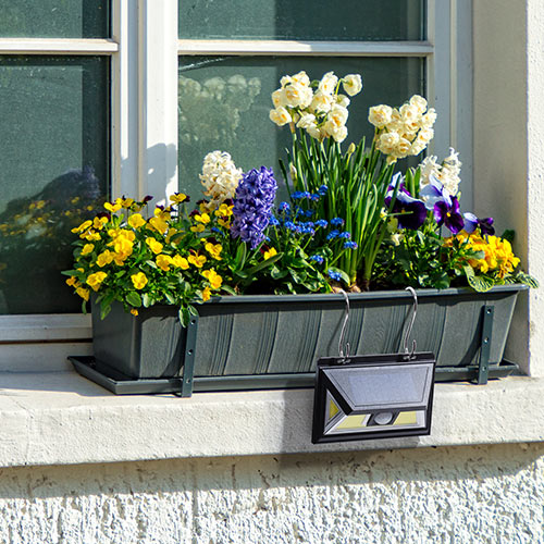 人感センサーライト（防犯・LED・ソーラー充電式・屋外用・壁設置・防水・防塵・IP54・300ルーメン・キントレ） LED036