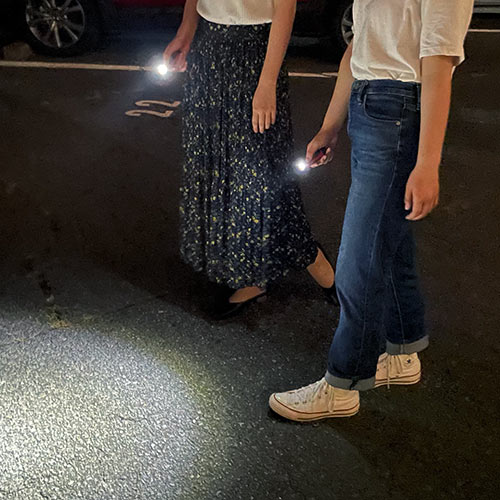 【アウトレット･訳あり・セール】首掛け式LED ネックライト（LED懐中電灯 USB充電式 防水規格IPX4 最大約120ルーメン 角度調整 マグネット）