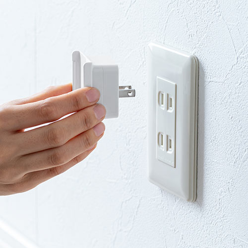 【アウトレット･訳あり・セール】人感センサー付きLEDライト（足元灯 ナイトライト 自動点灯 自動消灯 手持ちライト 小型 充電式 AC電源 屋内用）