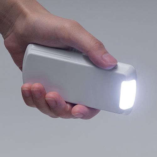 【アウトレット･訳あり・セール】人感センサー付きLEDライト（足元灯 ナイトライト 自動点灯 自動消灯 手持ちライト 小型 充電式 AC電源 屋内用）