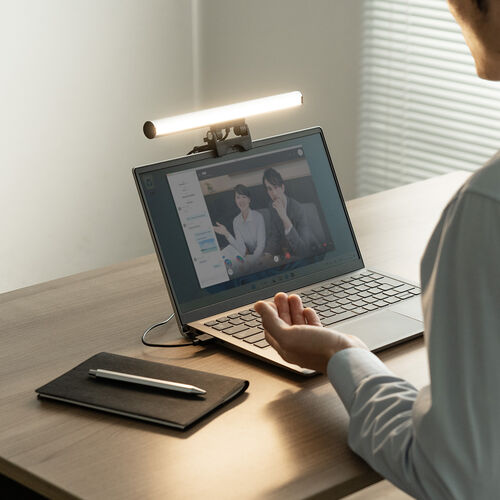 ノートPC用LEDライト（クリップ式・明るさ無段階・色温度5段階・タッチ操作・最大60ルーメン・ケーブル長1m・USB給電・小型）
