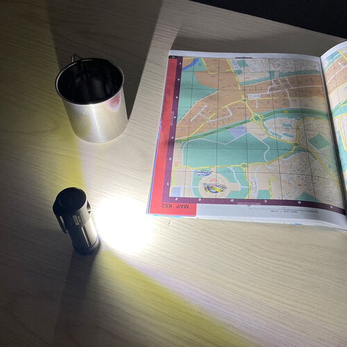 小型防水LEDライト（USB充電式・マグネット内蔵・防水仕様・IPX6・最大400ルーメン・面発光COB LED・自転車用アタッチメント付き）