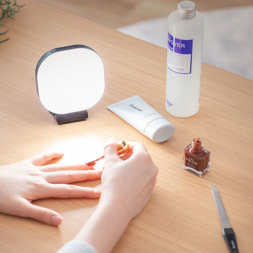 ストリーミングLEDライト（3WAY・かける・置く・立てる・明るさ5段階・色温度5段階・最大240ルーメン・充電式・三脚対応）