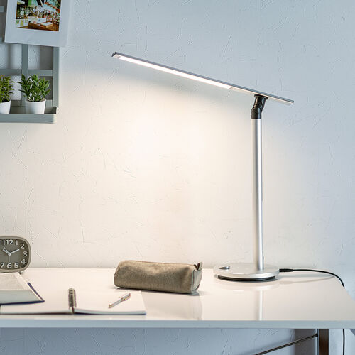 LEDデスクライト（アルミ製スタイリッシュタイプ・平面発光式・無段階調光・3段階調色・最大1000ルクス・ナイトライト付き・シルバー）