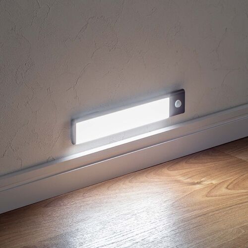 人感センサーライト（Sサイズ・薄型・LED・幅23.3cm・人感センサー・3段階調色・無段階調光・最大130ルーメン・マグネット内蔵・USB充電式・ブラック） LED072BK