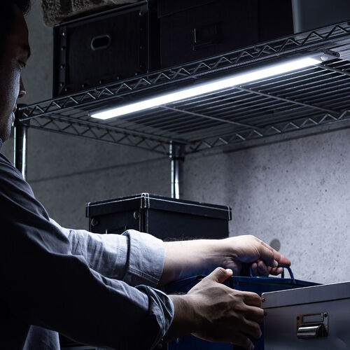 人感センサーライト（Lサイズ・薄型・LED・幅60cm・3段階調色・無段階調光・最大350ルーメン・マグネット内蔵・USB充電式・ブラック） LED074BK