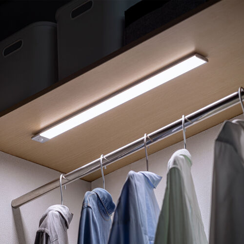 人感センサーライト（薄型・LED・Lサイズ・幅60cm・3段階調色・無段階調光・最大350ルーメン・マグネット内蔵・USB充電式・シルバー） LED074SV