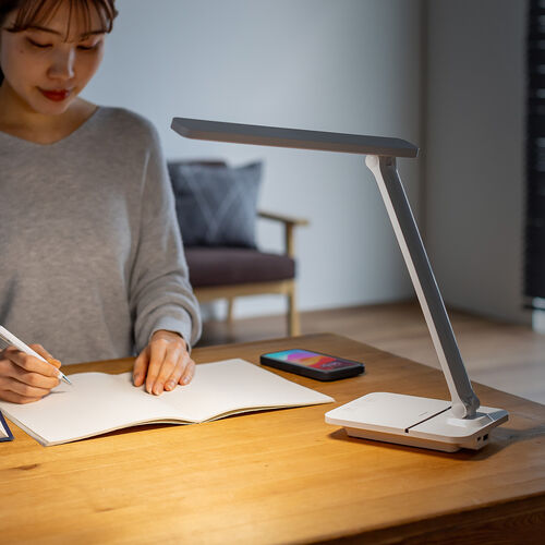 デスクライト（LEDデスクライト・コードレス・充電式・調光・1200ルクス・USBポート搭載・おすすめ・おしゃれ・目に優しい・ホワイト） LED082W